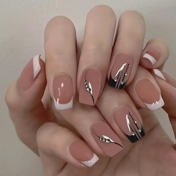 24 Pieces Fake Press On Nails - Picture 1 of 5
